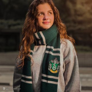 Luxusní deluxe kolejní šály v zimě jako když najdete! 🥶 Perfektní materiál a zpracování potěší každého nadšence Harryho...