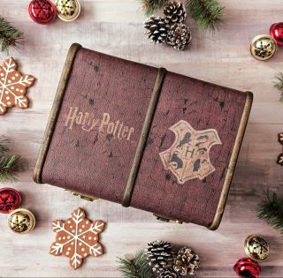 ✨ Odpočítávej čas do Vánoc s tímto kouzelným adventním kalendářem 🗓️🎄 Otevři bradavický kufřík a objev 24 rozkošných...